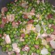 Guisantes con jamón y salmón ahumado