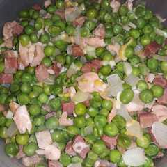 Una foto de Guisantes con jamón y salmón ahumado