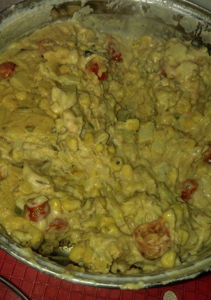 A picture of Crab and corn chowder.
