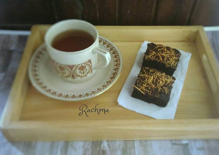 Langkah Menyiapkan Fudgy Brownies dari Putih Telur yang Enak Banget