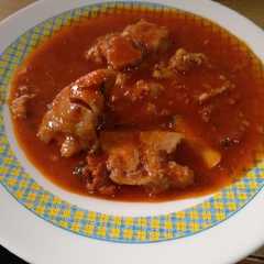 Una foto de Manitas de cerdo en salsa picante