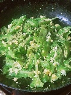 Hình của món Khổ qua xào trứng.