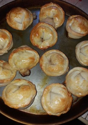 Una foto de Knishes Goy (empanadas de papa)