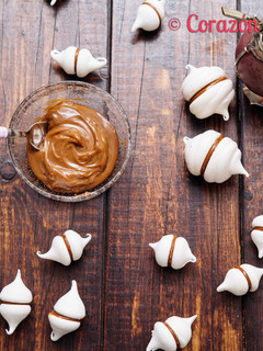 Una foto de Merengues con Dulce de Leche