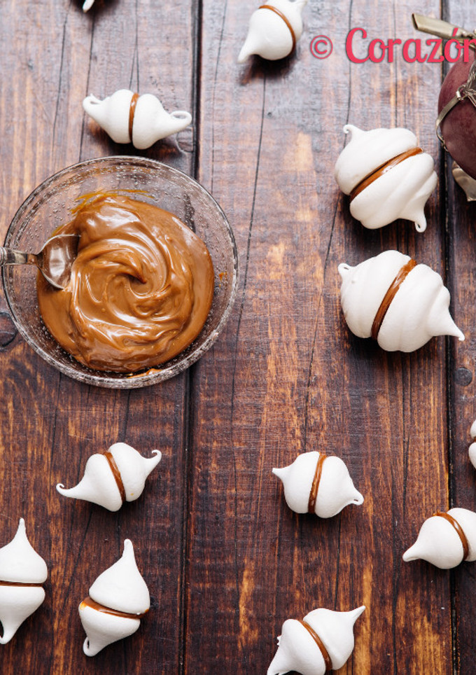 Una foto de Merengues con Dulce de Leche