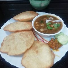 A picture of Luchi Chhole.