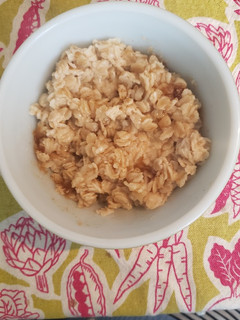 A picture of Oats and brown sugar.