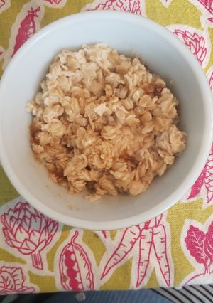 A picture of Oats and brown sugar.