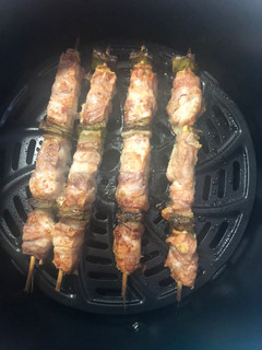 Una foto de Brochetas de pollo con pimientos en freidora de aire