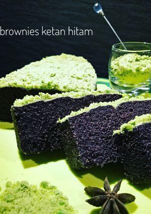 Foto resep Brownies Ketan Hitam Kukus Topping Green Pea Powder