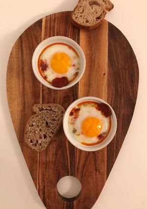 Une photo de Œufs cocotte à l’espagnol