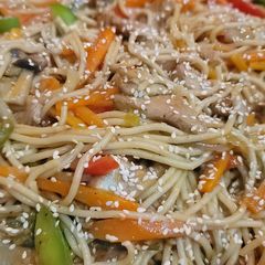 A picture of Chicken chowmein.