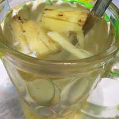 A picture of Wedang jahe.