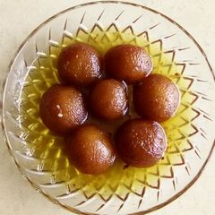 A picture of Traditional gulab jamun.