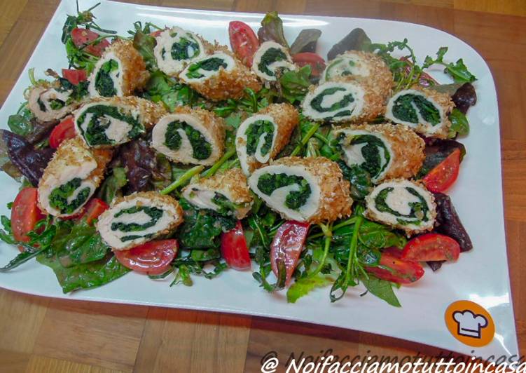 Simple Way to Make Quick Caesar salad con cavolo fiolaro e spinacini con involtini di pollo ripieni di spinaci in crosta