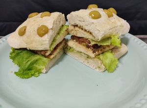 Una foto de Ciabata con aceitunas