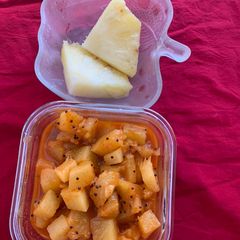 A picture of Pineapple goju (sweet and sour pineapple gravy).