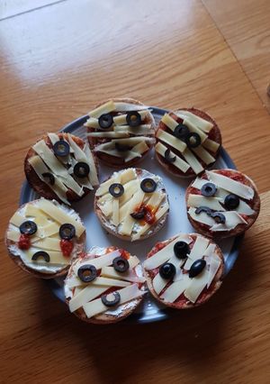 Une photo de Petites pizzas d'Halloween version muffins