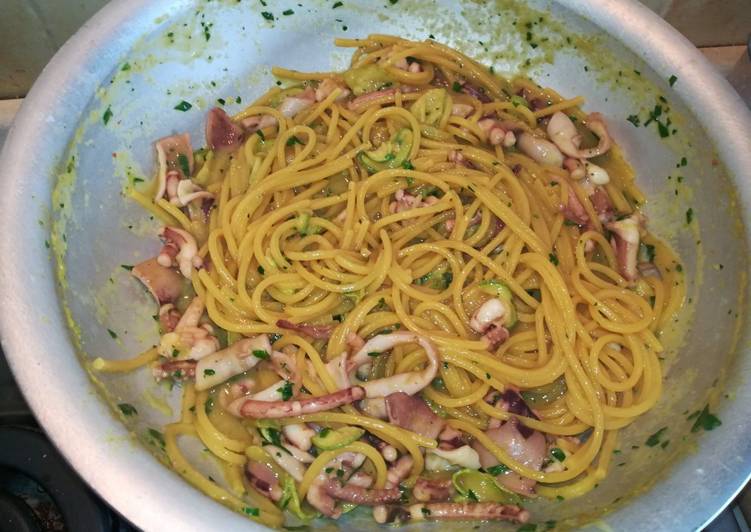 Finta nerano al mare 🌊 - Spaghetti totani, zucchine e zafferano
