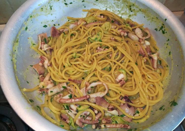 Finta nerano al mare 🌊 - Spaghetti totani, zucchine e zafferano