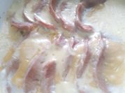 Una foto de bistec con rajas