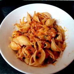 A picture of My Chicken & Lardons Pasta Shells. 😁.