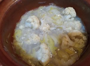 Una foto de Sopa de puerro y coliflor 🍵