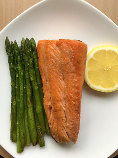 Foto resep One Pan Salmon and Asparagus