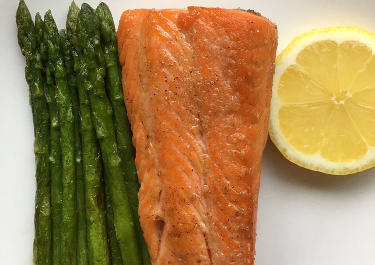 Langkah Mudah untuk Menyiapkan One Pan Salmon and Asparagus yang Bikin Ngiler