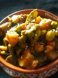 भोगीची भाजी (bhogichi bhaji recipe in marathi) रेसिपी चे मुख्य फोटो