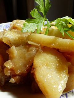 Una foto de Patatas rehogadas con cebolla frita
