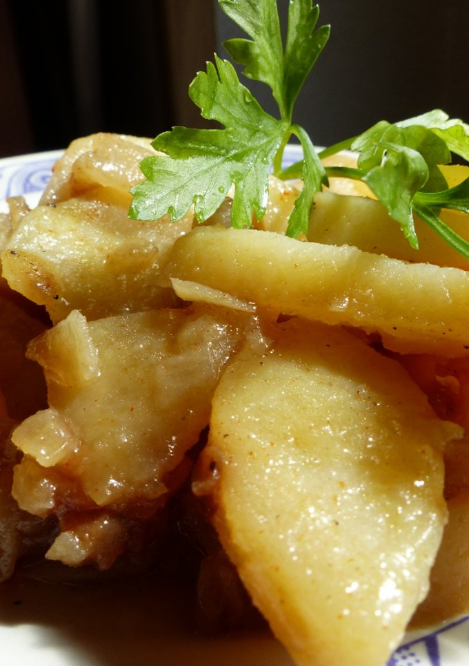Una foto de Patatas rehogadas con cebolla frita