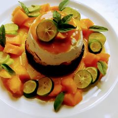 A picture of No Bake Oreo Mango Cake.