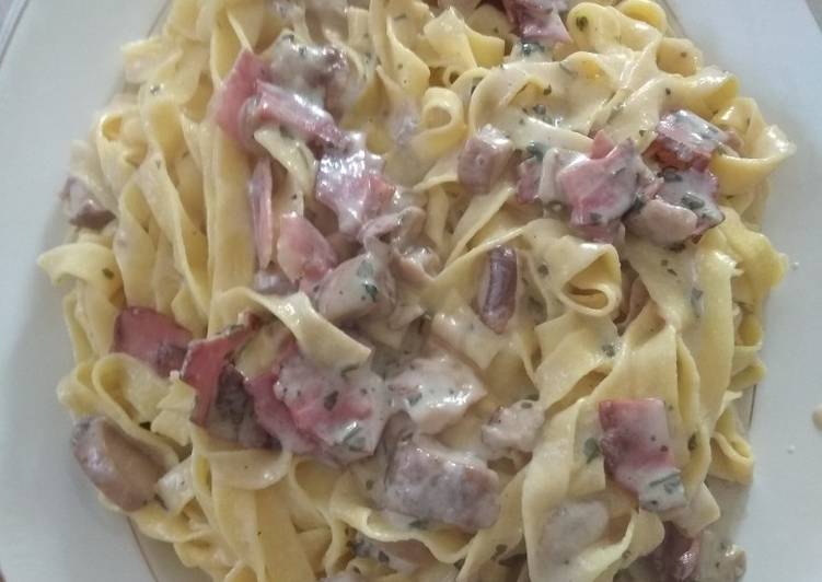 Recetta di Veloce Tagliatelle funghi porcini e spek