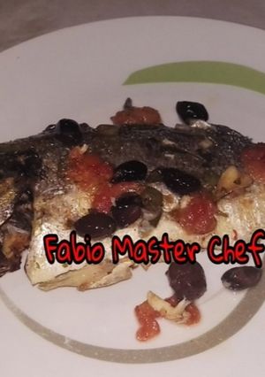 Foto di Orata al Forno con Pomodorini Freschi, Olive Nere e Capperi