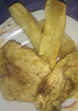 Una foto de Escalope y mandioca frita !😋