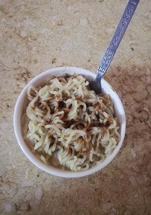 صورة لوصفة نودلز او اندومي اربع نكهات 🍜