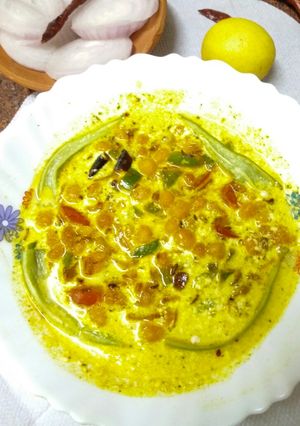 A picture of Vegetable curd curry.
