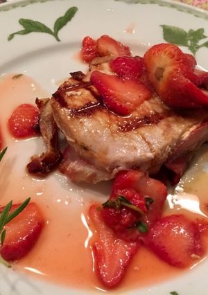 Una foto de Cocina para enamorar: Medallones de cerdo con frutillas