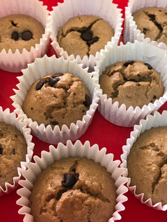 Una foto de Magdalenas de avena FIT con pepitas de chocolate