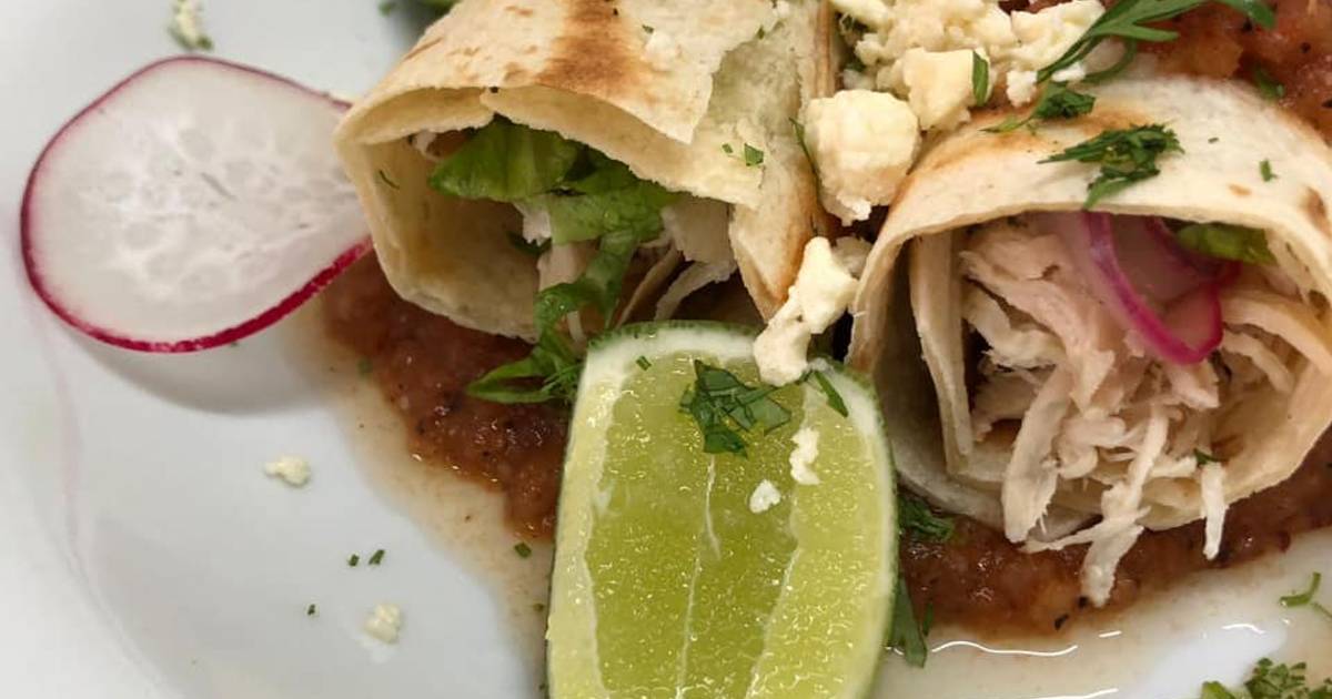 Enchiladas rojas de pollo Receta de Javier Alarcon Cookpad