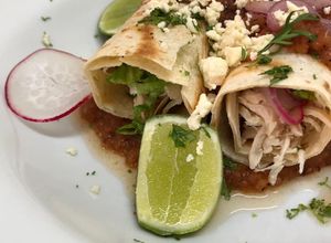 Una foto de Enchiladas rojas de pollo