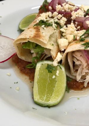 Una foto de Enchiladas rojas de pollo
