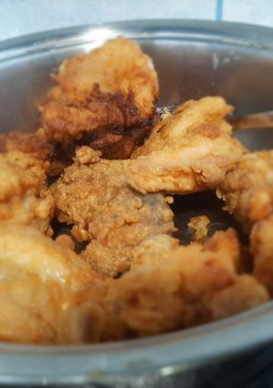 Una foto de Chicharrón de pollo aka Broaster