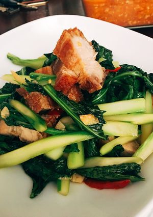 รูปของ คะน้าหมูกรอบ