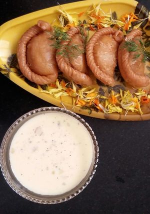 A picture of #Holi -Gujia filled with Cashew, dipped in Syrup.