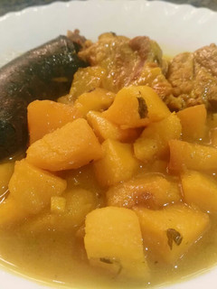 Una foto de Patatas con morcilla de mondongo y costillas
