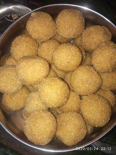 सूजी बेसन के लड्डू (Suji besan ke ladoo recipe in hindi) रेसिपी मुख्य फोटो