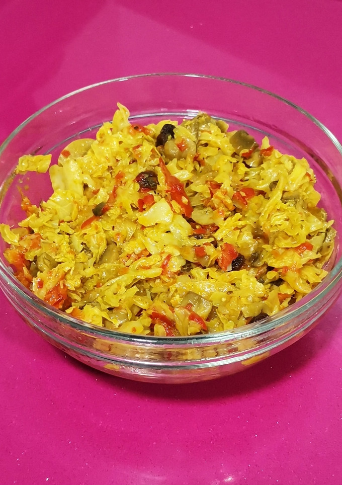 Una foto de Col rizada con pimiento, cebolla y champiñón