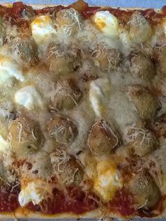 Una foto de Pizza de pisto con alcachofas